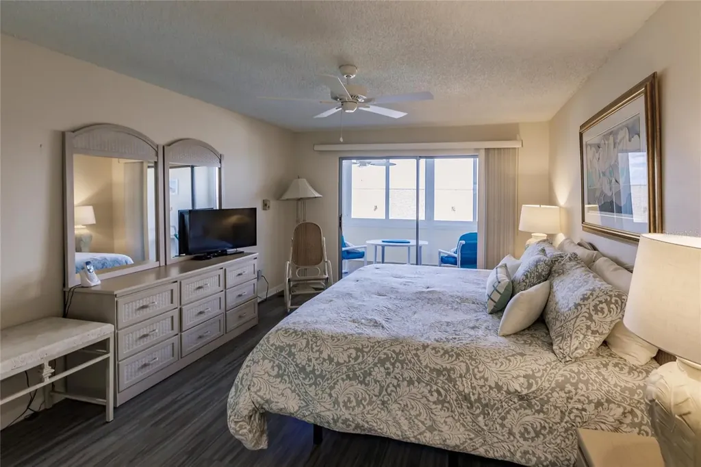 1055 W Peppertree Drive Sarasota FL 34242