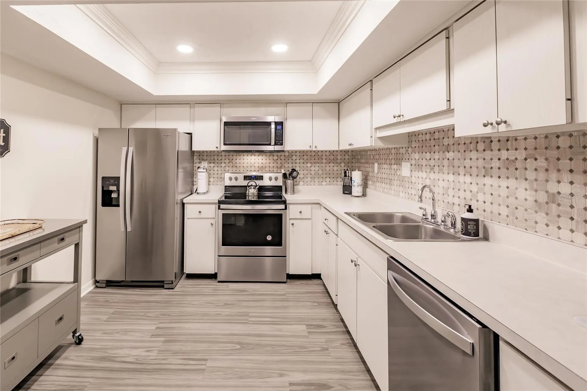 1055 W Peppertree Drive Sarasota FL 34242
