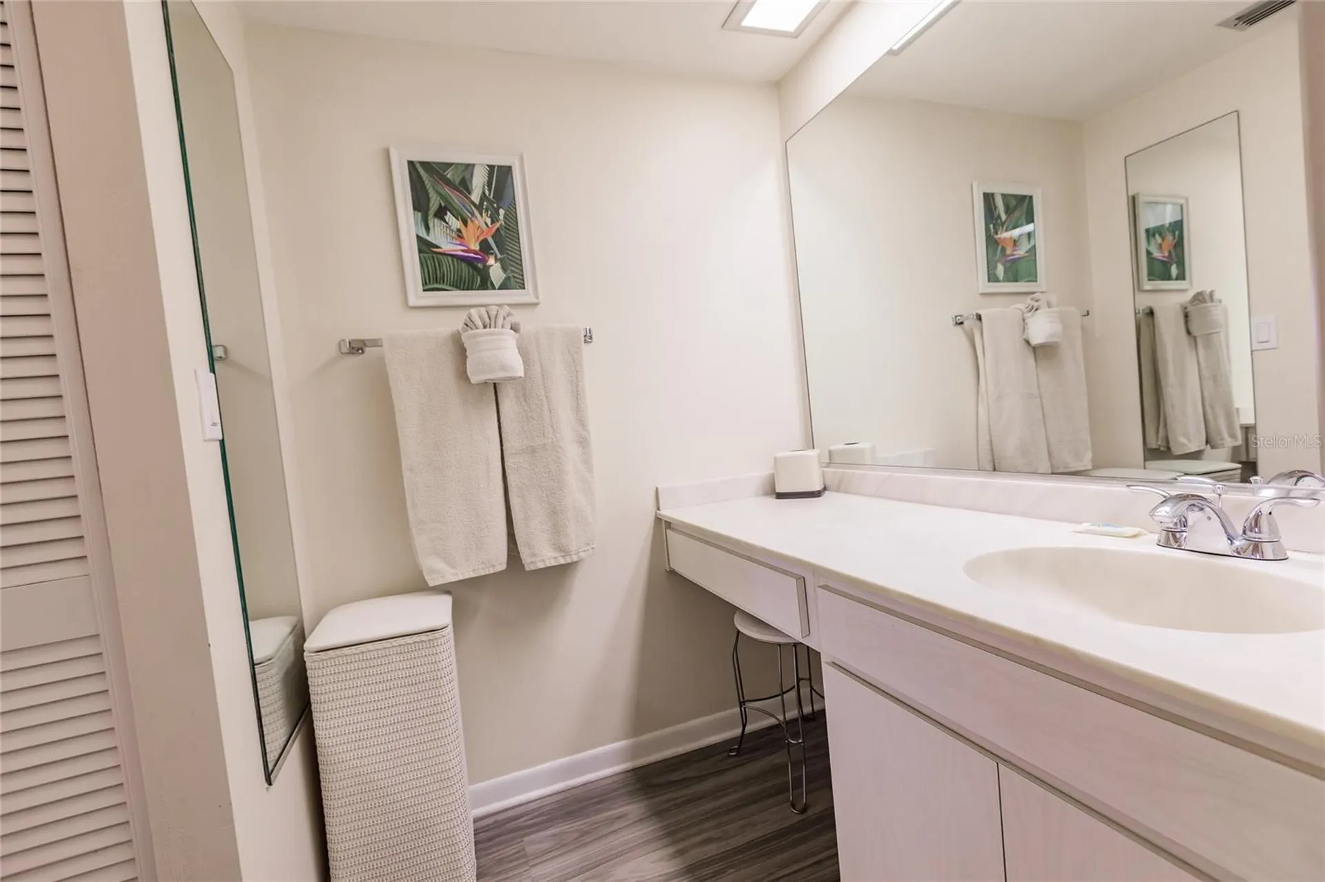 1055 W Peppertree Drive Sarasota FL 34242