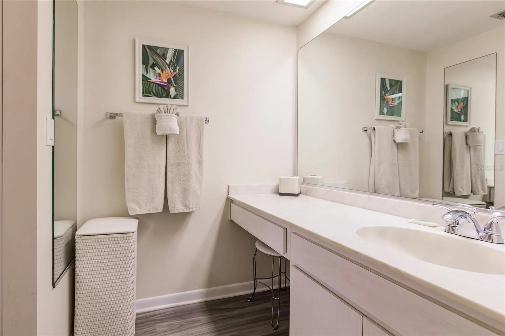 1055 W Peppertree Drive Sarasota FL 34242