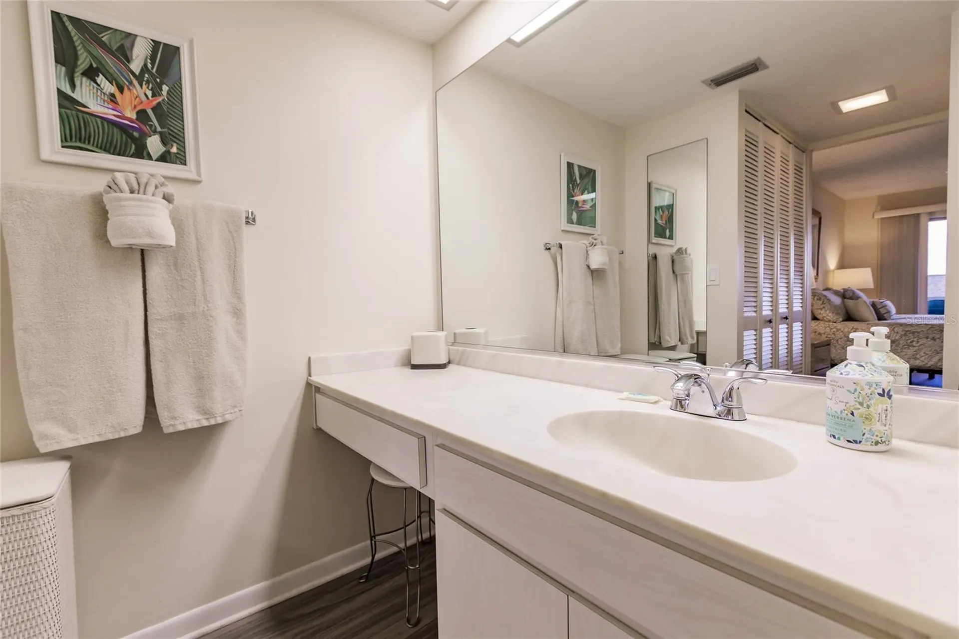 1055 W Peppertree Drive Sarasota FL 34242