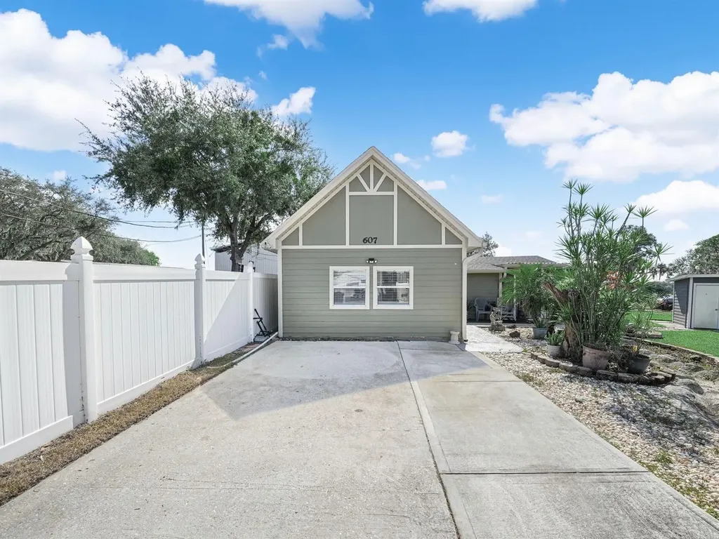 607 Acacia Walk Lake Wales FL 33898