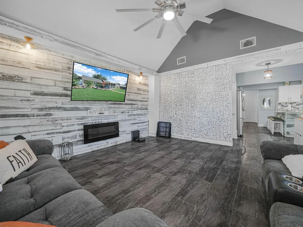607 Acacia Walk Lake Wales FL 33898