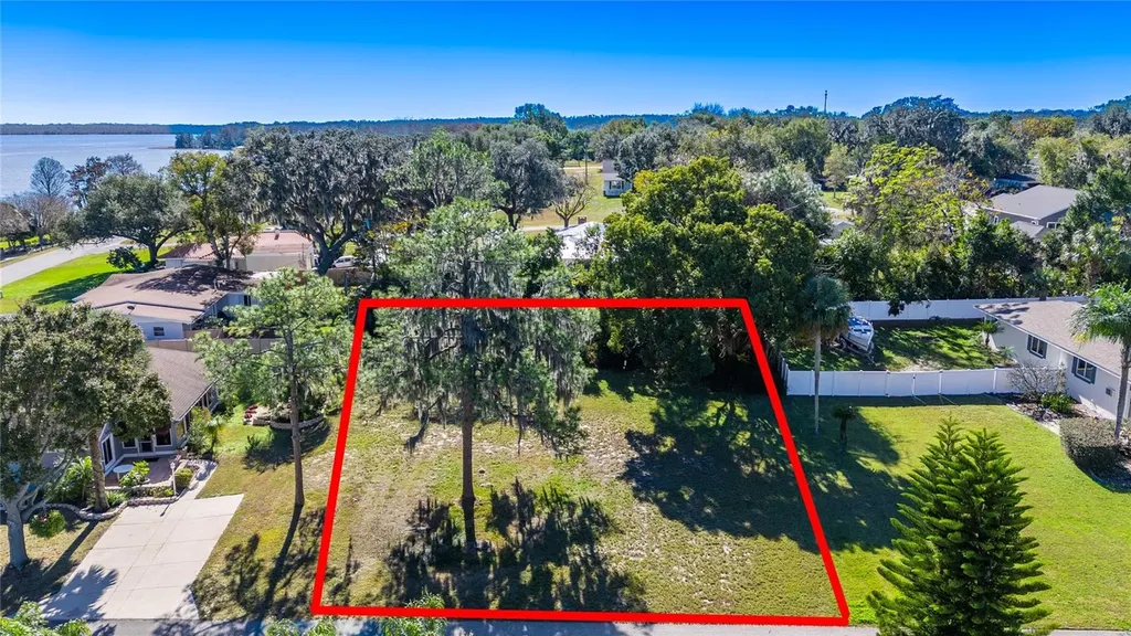 Xxxx E Holly Street Howey In The Hills FL 34737