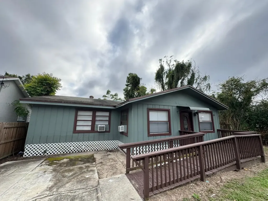 140 E 12th Street Apopka FL 32703