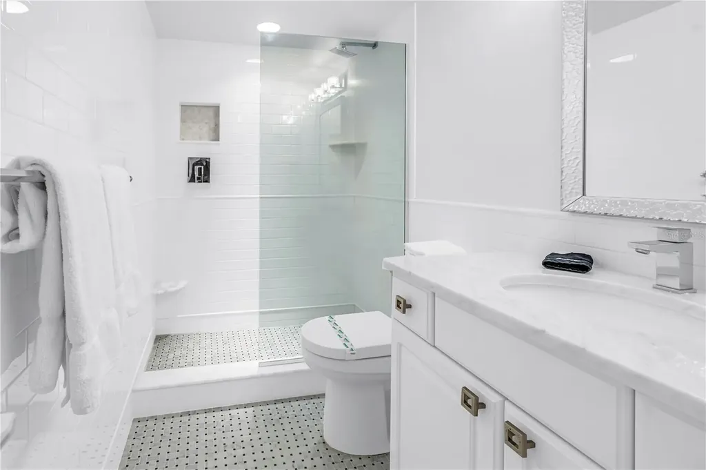 450 Beach Road Sarasota FL 34242
