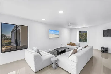 450 Beach Road Sarasota FL 34242