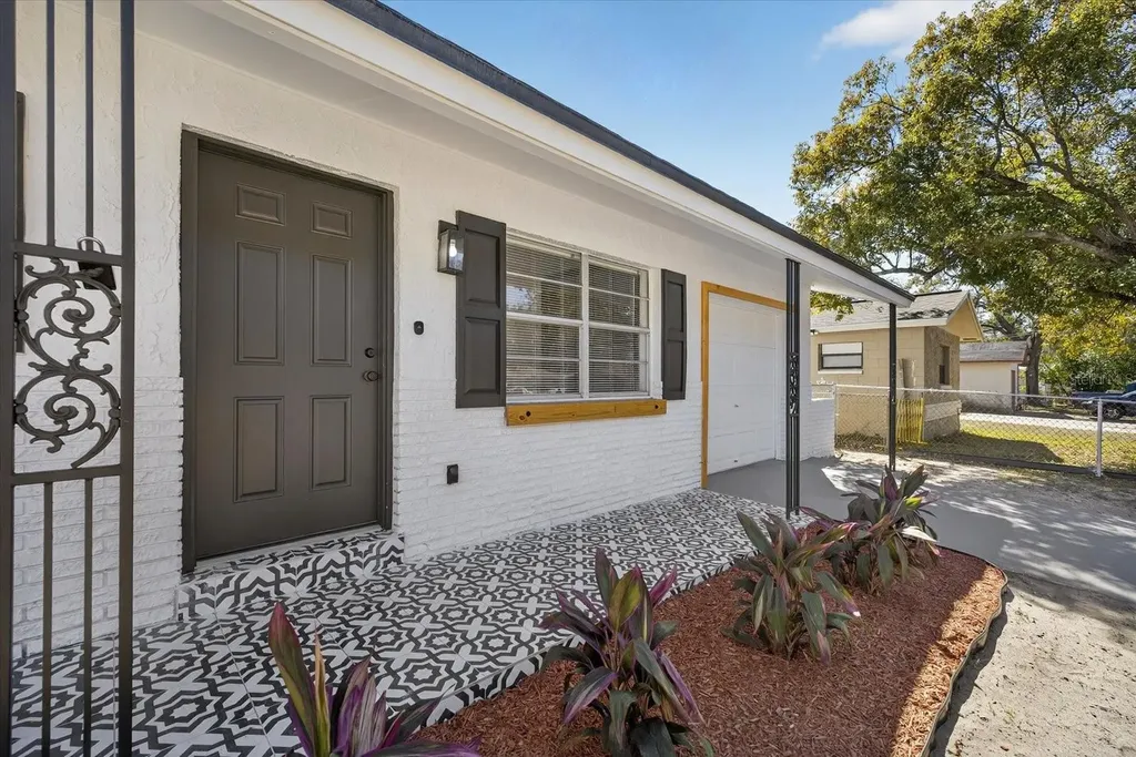 8309 Tupelo Drive Tampa FL 33637