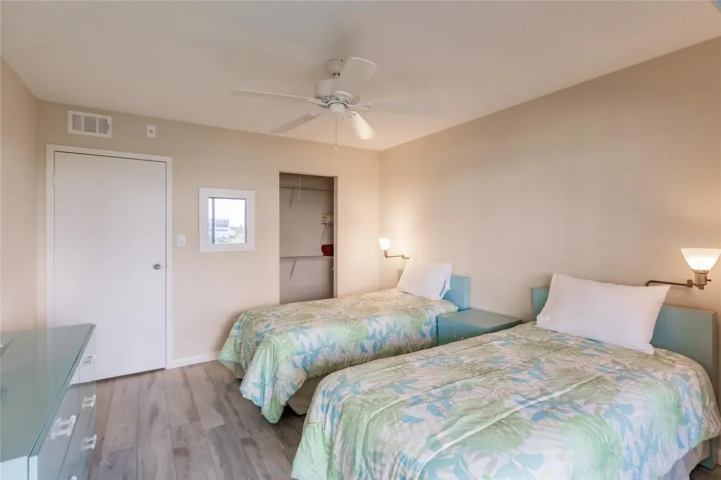 1055 W Peppertree Drive Sarasota FL 34242