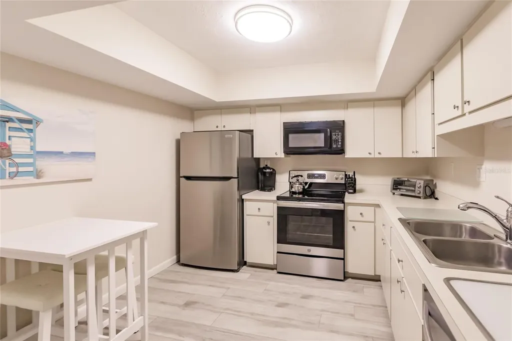 1055 W Peppertree Drive Sarasota FL 34242