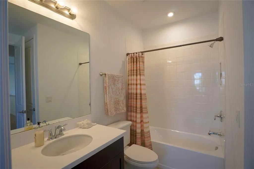 6332 Laurelcrest Glen Palmetto FL 34221