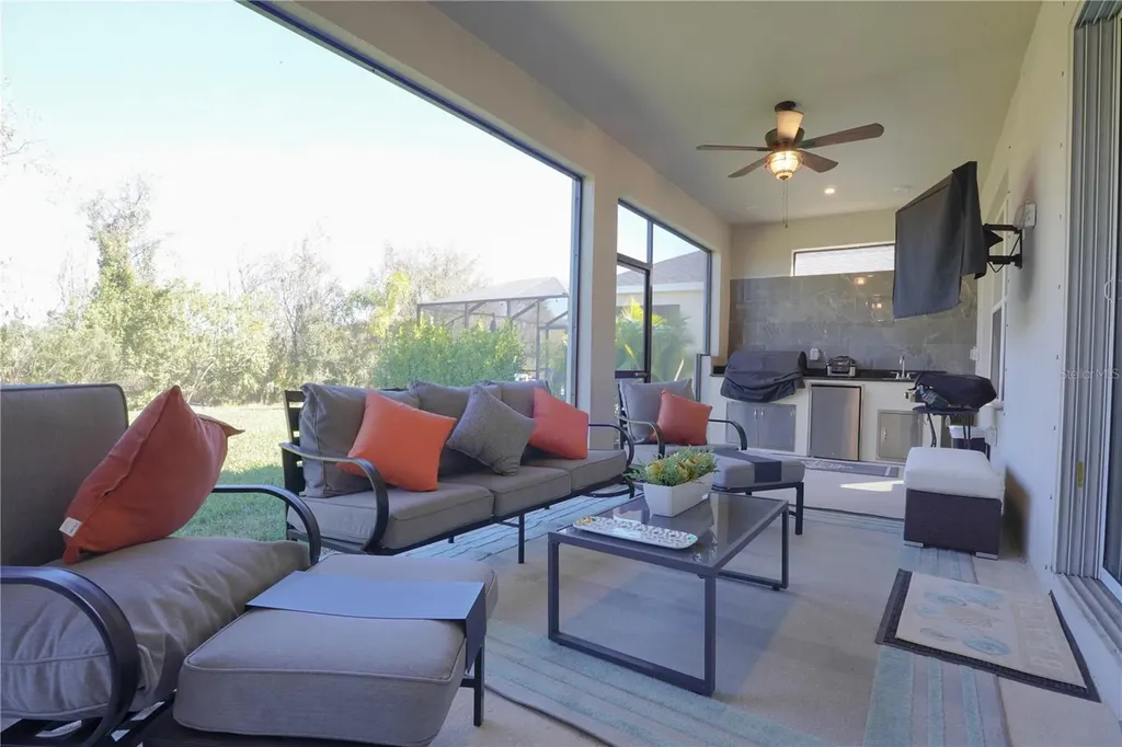 6332 Laurelcrest Glen Palmetto FL 34221