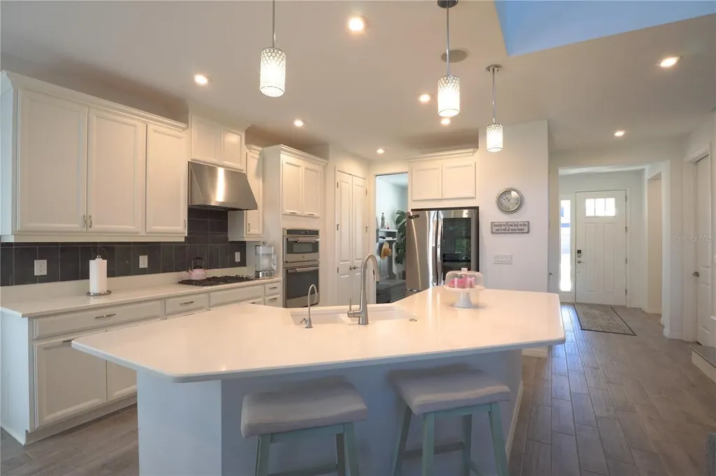 6332 Laurelcrest Glen Palmetto FL 34221