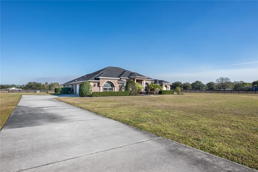 29222 Can Do Lane Tavares FL 32778