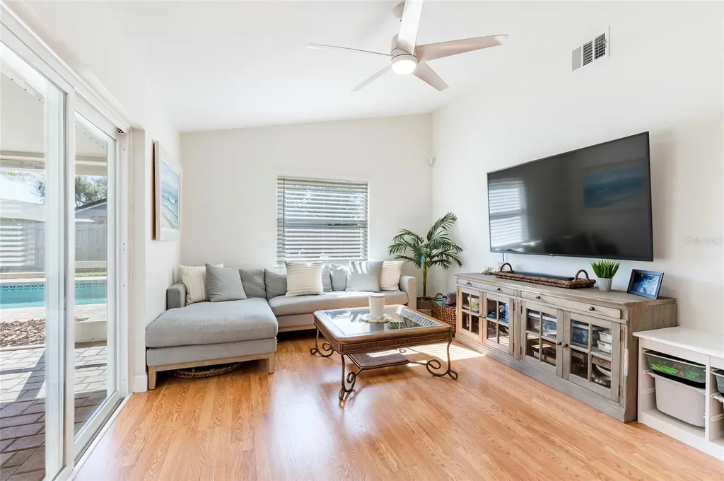 8194 124th Terrace Largo FL 33773