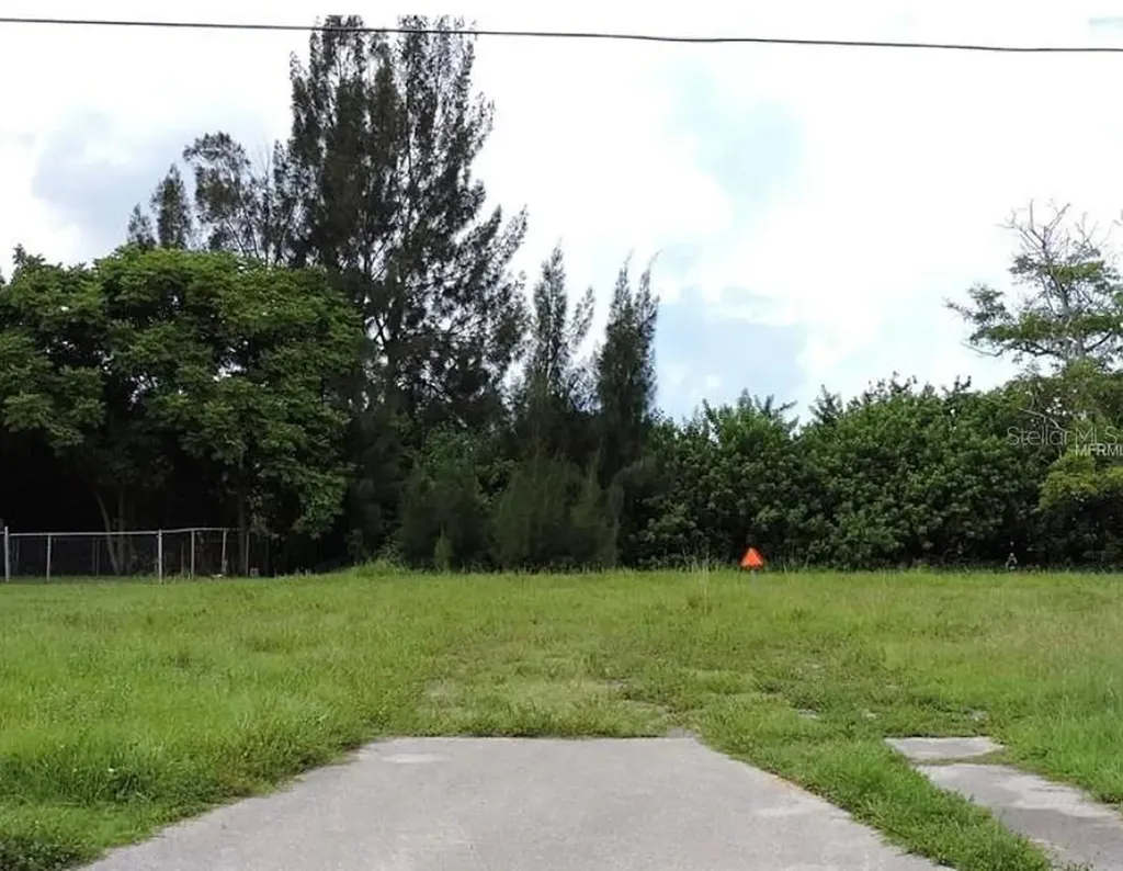 189 Poinsettia Circle NE Port Charlotte FL 33952