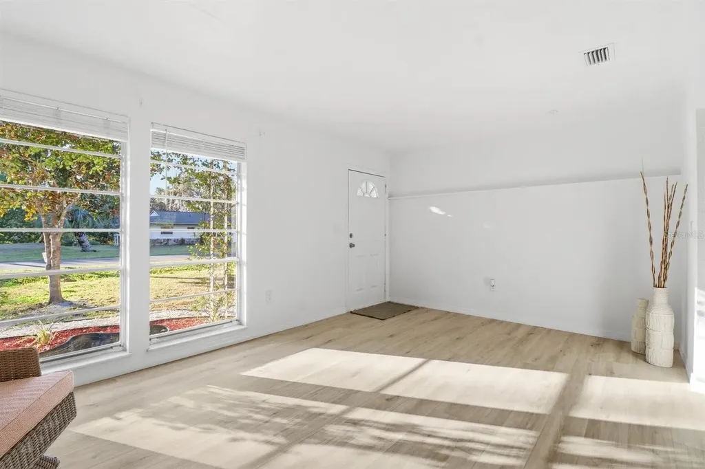 1045 N Fan Palm Point Crystal River FL 34429