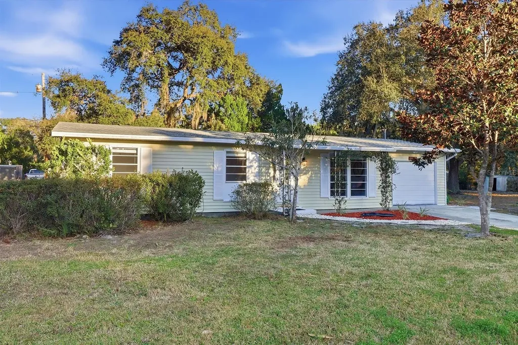 1045 N Fan Palm Point Crystal River FL 34429