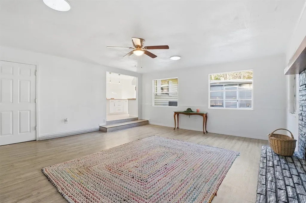 1045 N Fan Palm Point Crystal River FL 34429