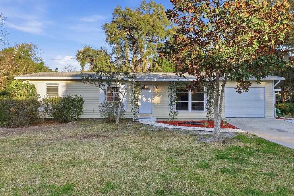 1045 N Fan Palm Point Crystal River FL 34429