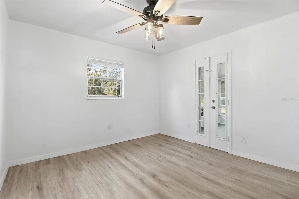 1045 N Fan Palm Point Crystal River FL 34429