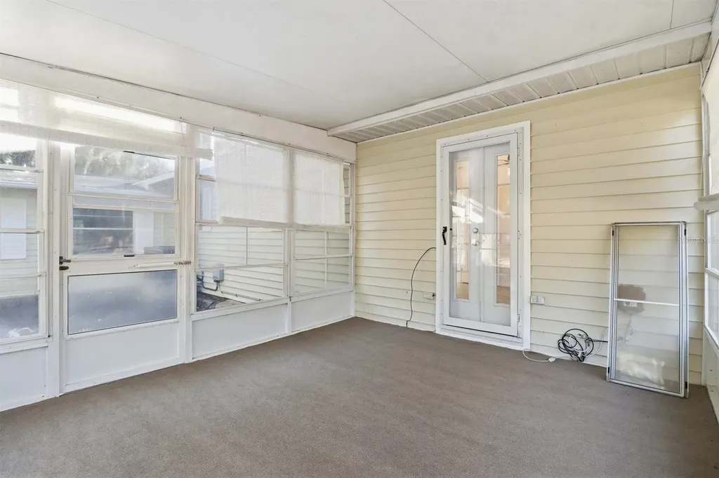 1045 N Fan Palm Point Crystal River FL 34429