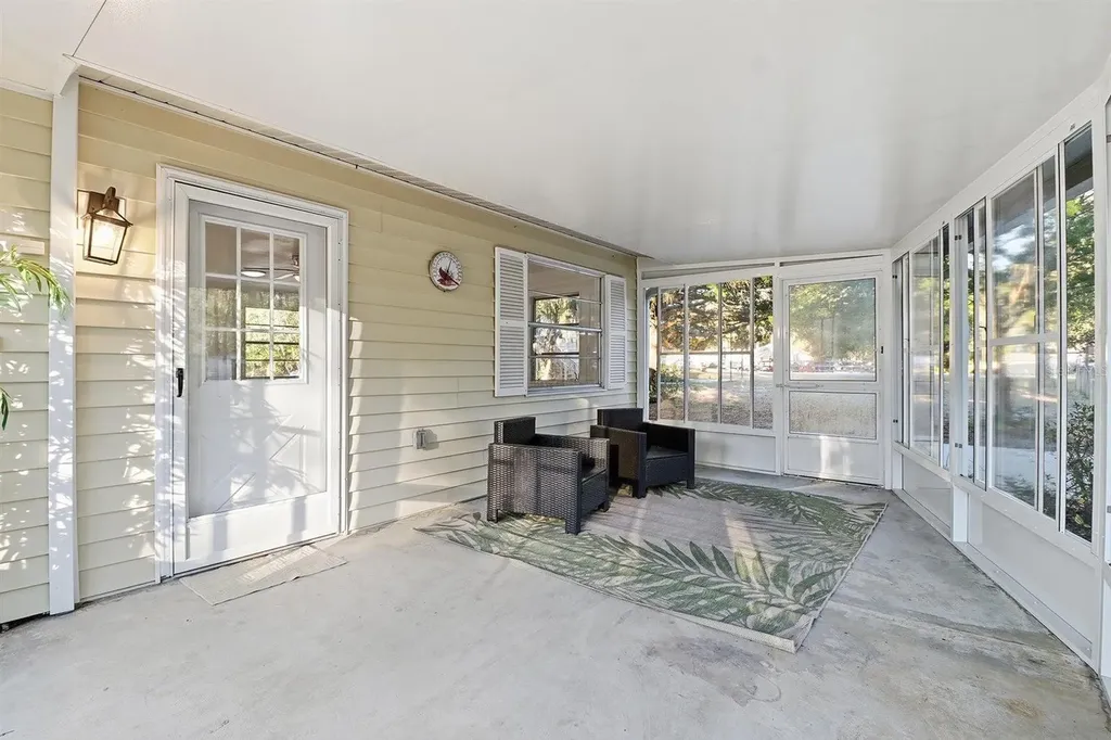 1045 N Fan Palm Point Crystal River FL 34429