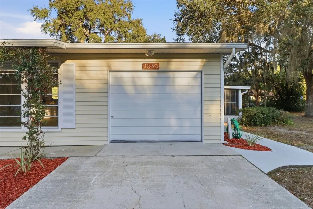 1045 N Fan Palm Point Crystal River FL 34429