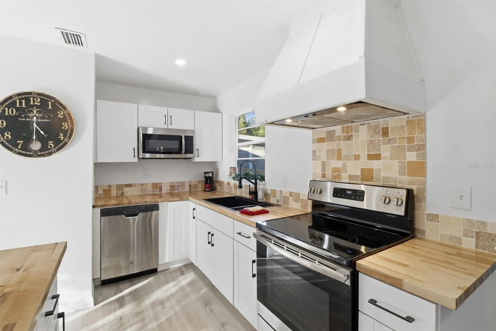 1045 N Fan Palm Point Crystal River FL 34429