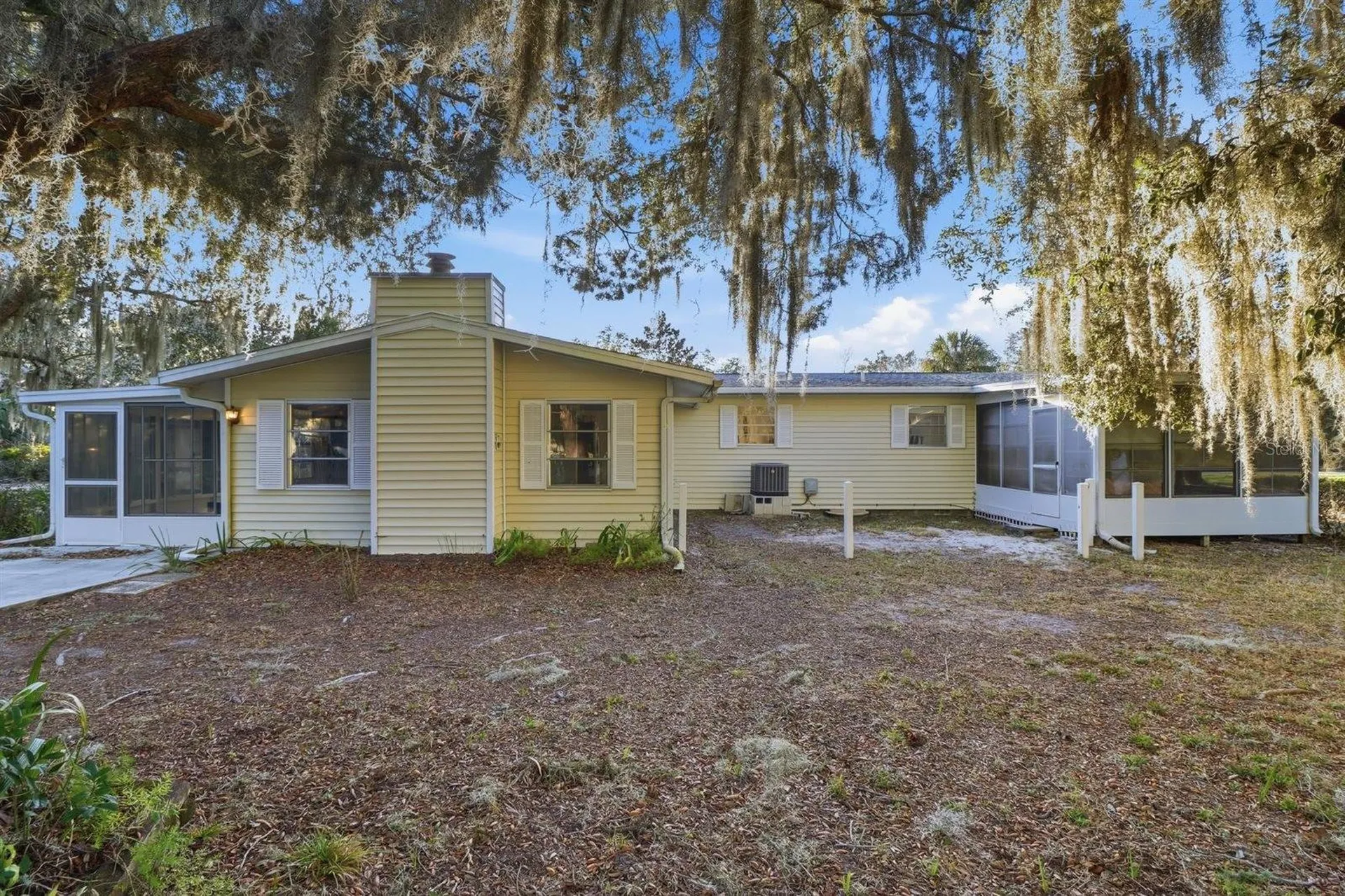 1045 N Fan Palm Point Crystal River FL 34429
