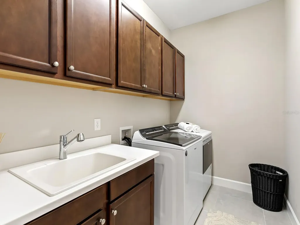 7949 Sunset Pines Drive Sarasota FL 34240