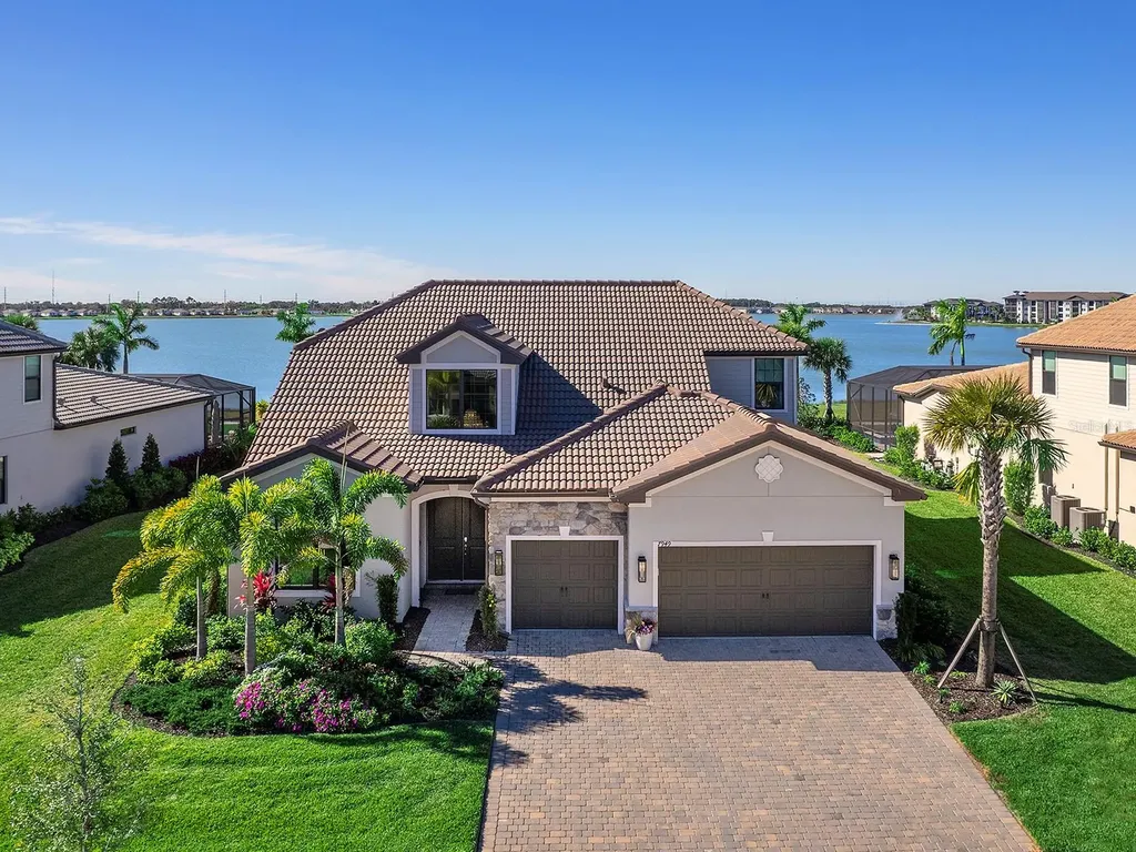 7949 Sunset Pines Drive Sarasota FL 34240
