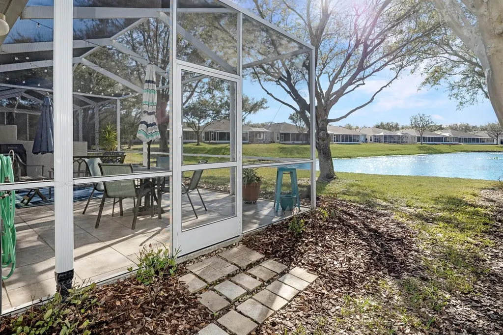 5911 Phoebenest Drive Lithia FL 33547
