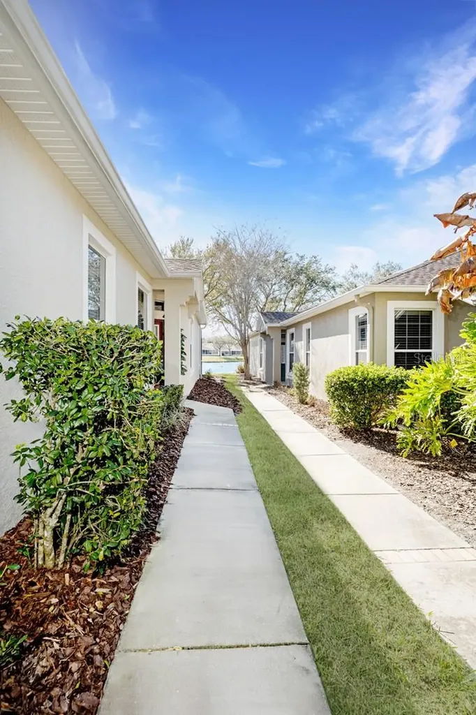 5911 Phoebenest Drive Lithia FL 33547