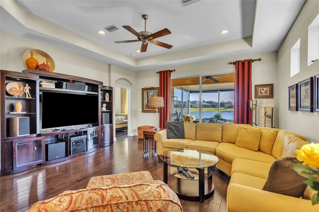 633 Chipper Drive Sun City Center FL 33573