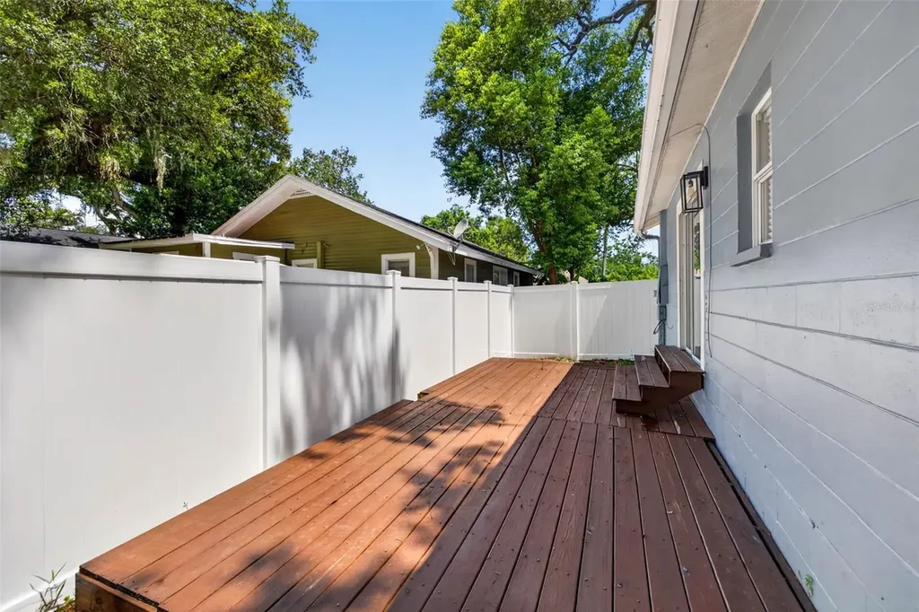 1909 E Henry Avenue Tampa FL 33610