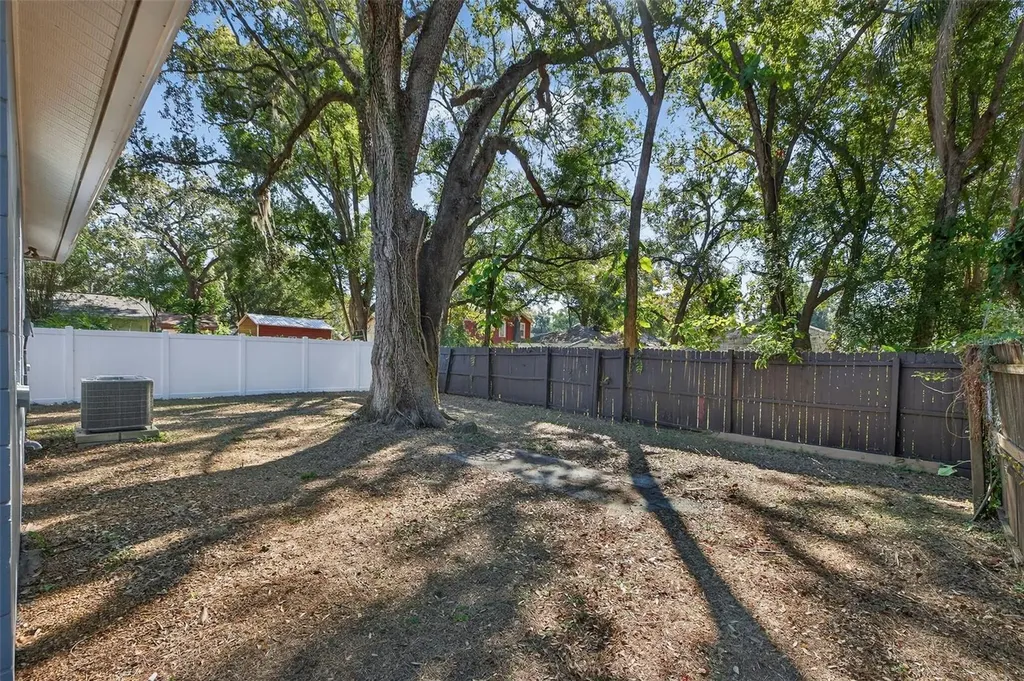 1909 E Henry Avenue Tampa FL 33610