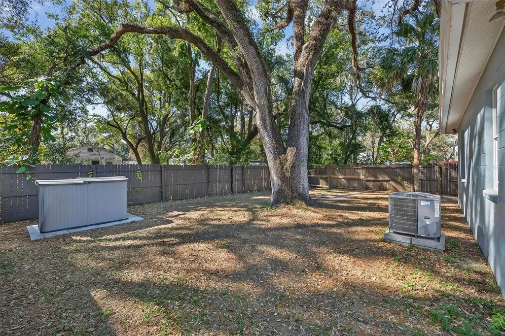 1909 E Henry Avenue Tampa FL 33610
