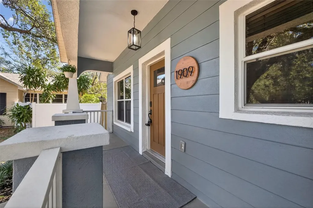 1909 E Henry Avenue Tampa FL 33610