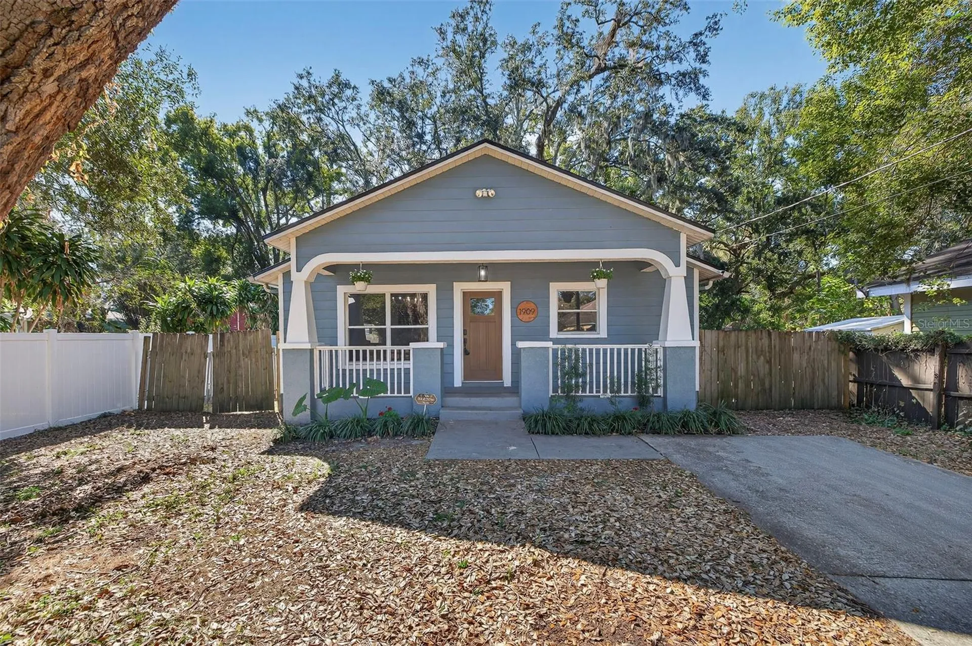 1909 E Henry Avenue Tampa FL 33610