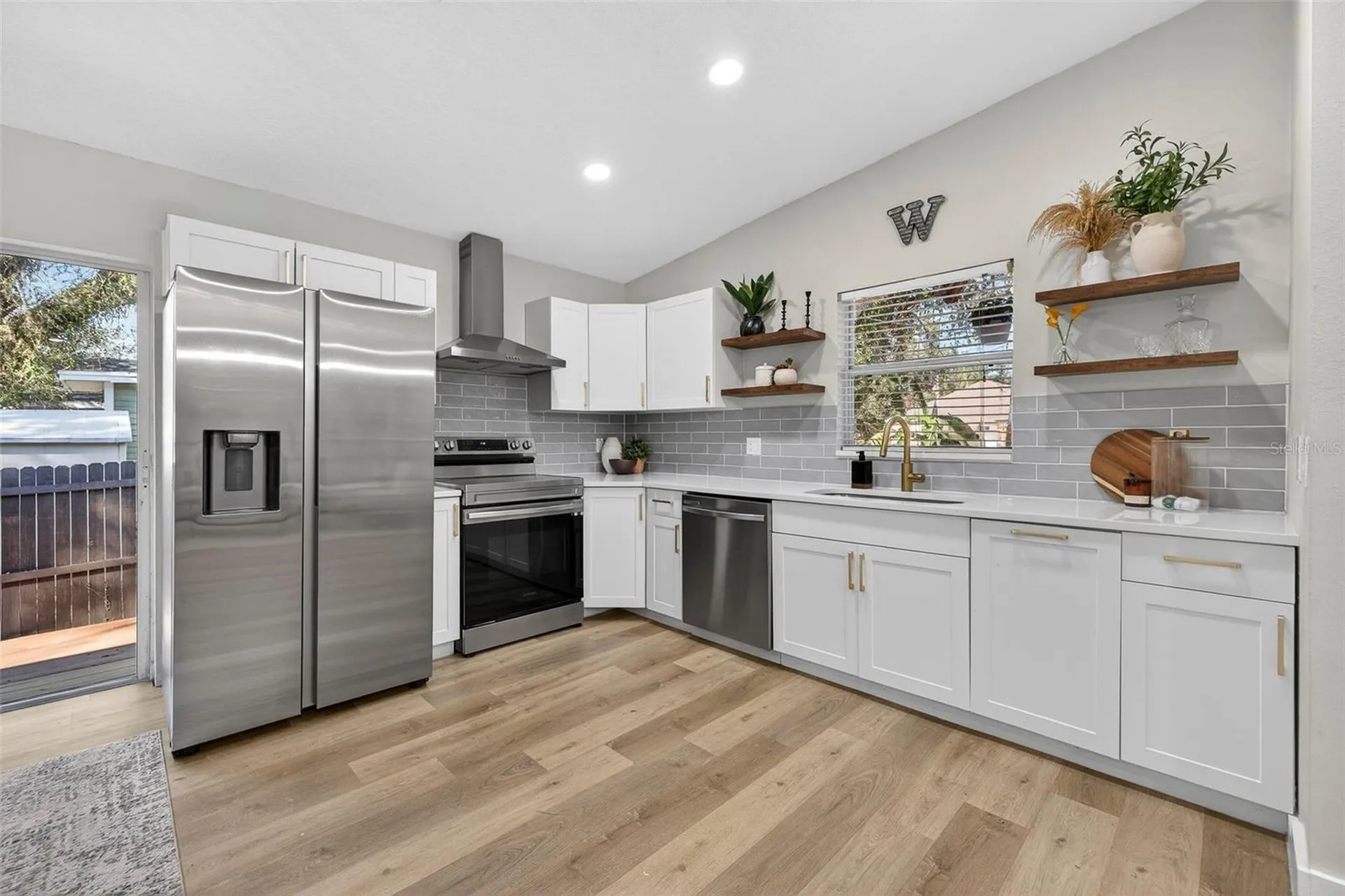 1909 E Henry Avenue Tampa FL 33610