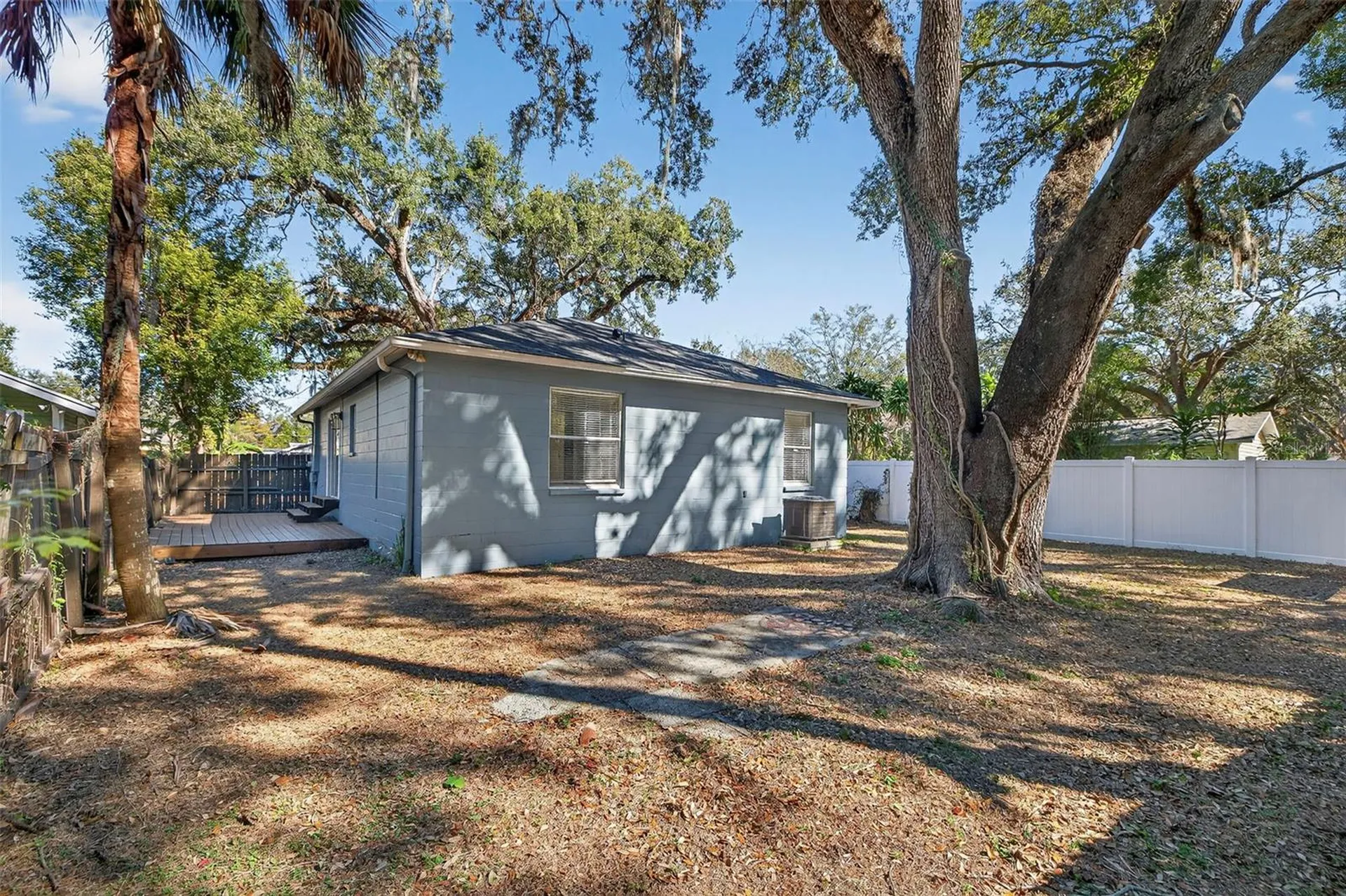 1909 E Henry Avenue Tampa FL 33610