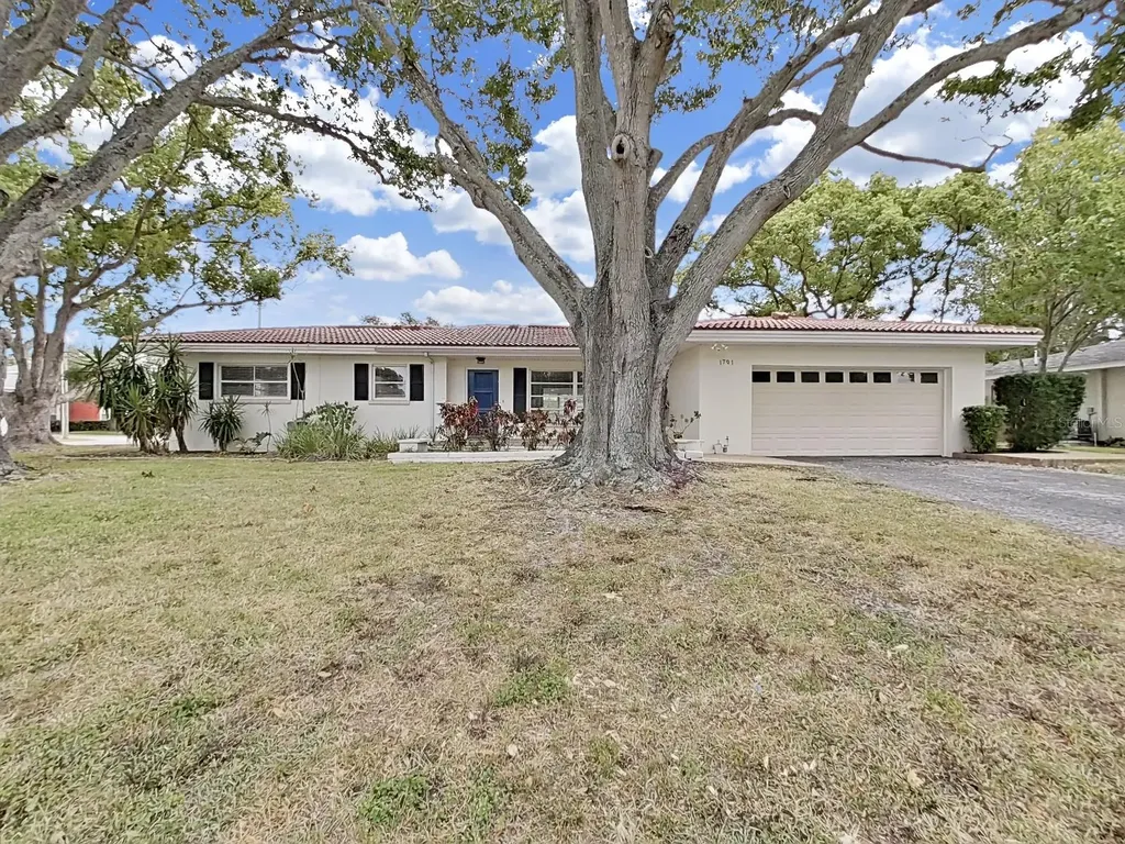 1701 Laurie Lane Belleair FL 33756