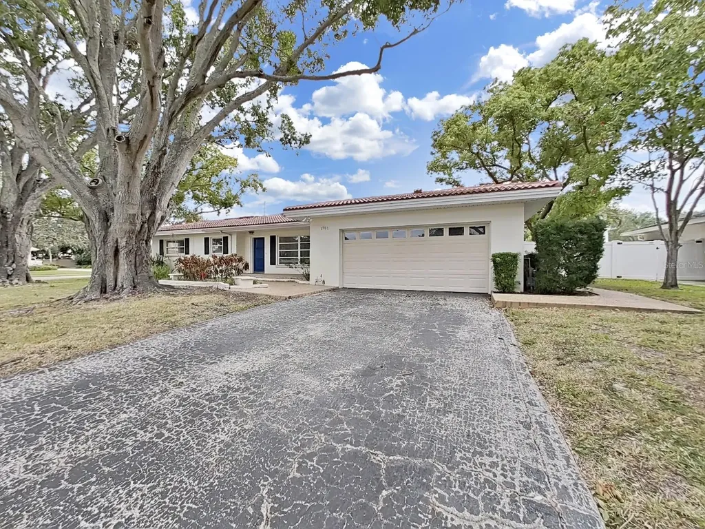 1701 Laurie Lane Belleair FL 33756