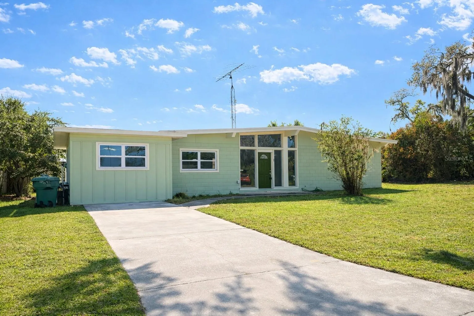 725 Scenic Street Leesburg FL 34748