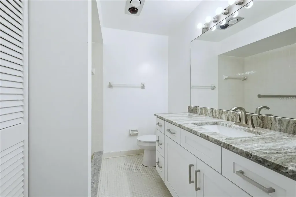 5651 Gardens Drive Sarasota FL 34243