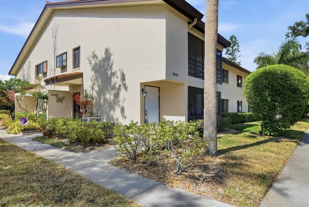 5651 Gardens Drive Sarasota FL 34243