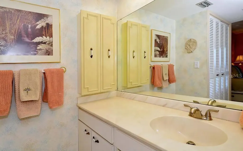 1055 W Peppertree Drive Sarasota FL 34242