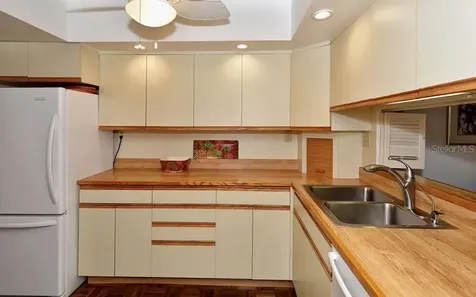 1055 W Peppertree Drive Sarasota FL 34242