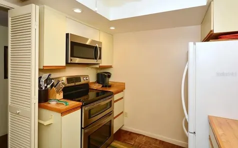 1055 W Peppertree Drive Sarasota FL 34242